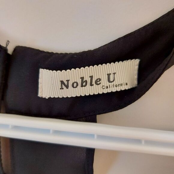 Noble U tank top - Picture 2 of 6